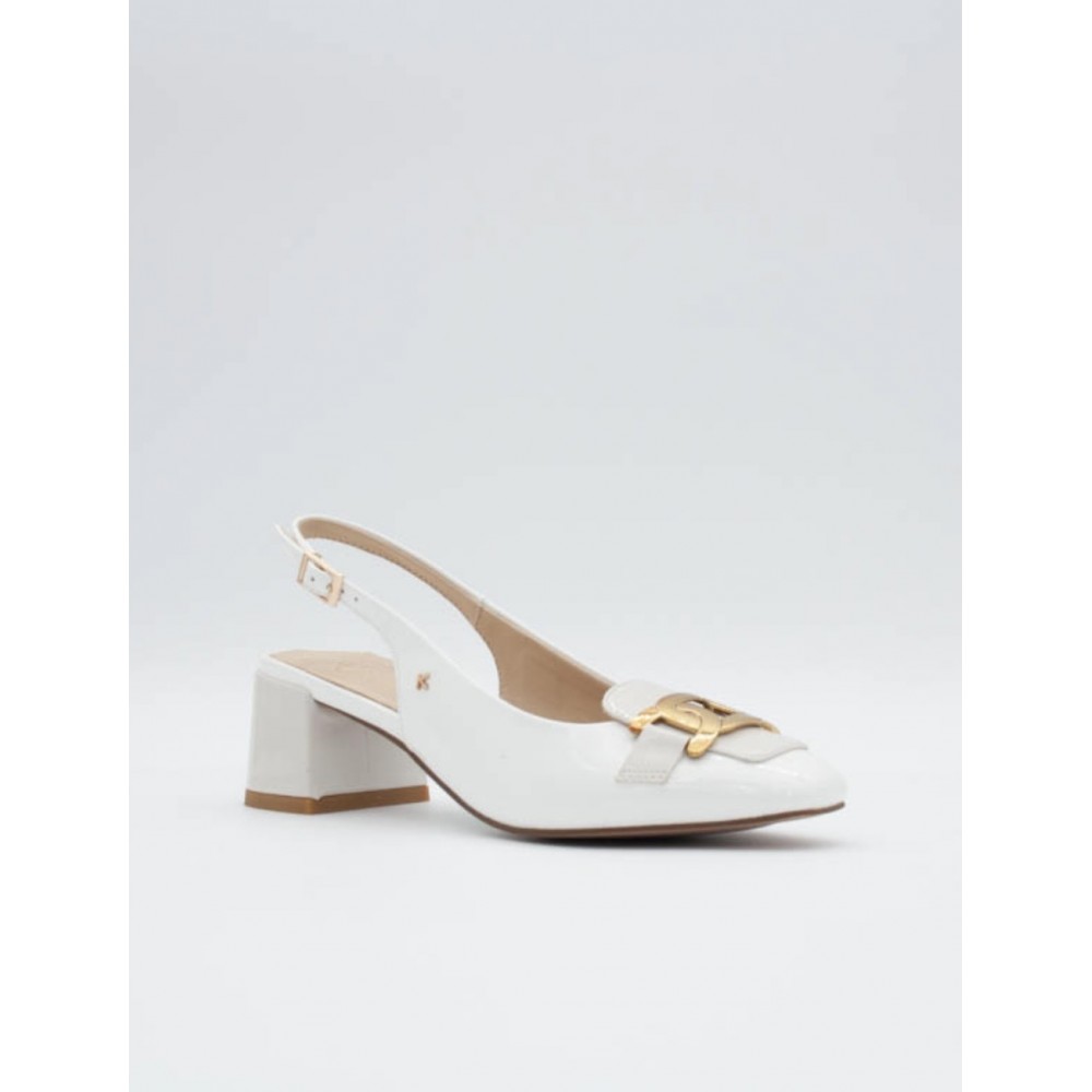 Sling back shoe with low block heel