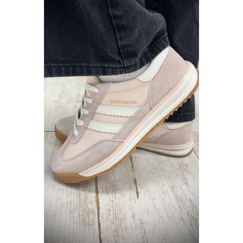 Trainer in blush pink