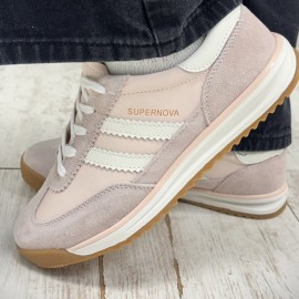 Trainer in blush pink