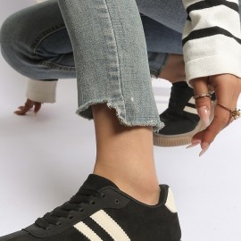 Trainer in black