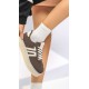 Trainer in brown 