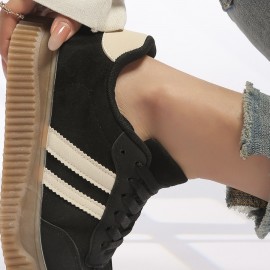 Trainer in black