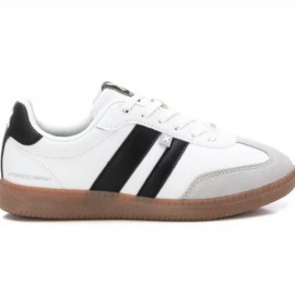 Trainer in white from Xti
