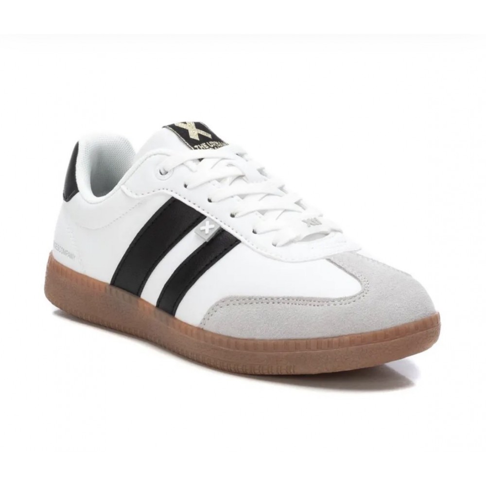 Trainer in white from Xti