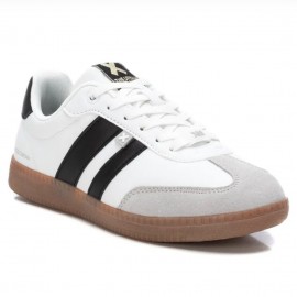 Trainer in white from Xti