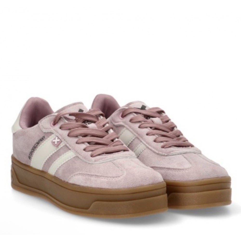 Trainer from Xti in nude 