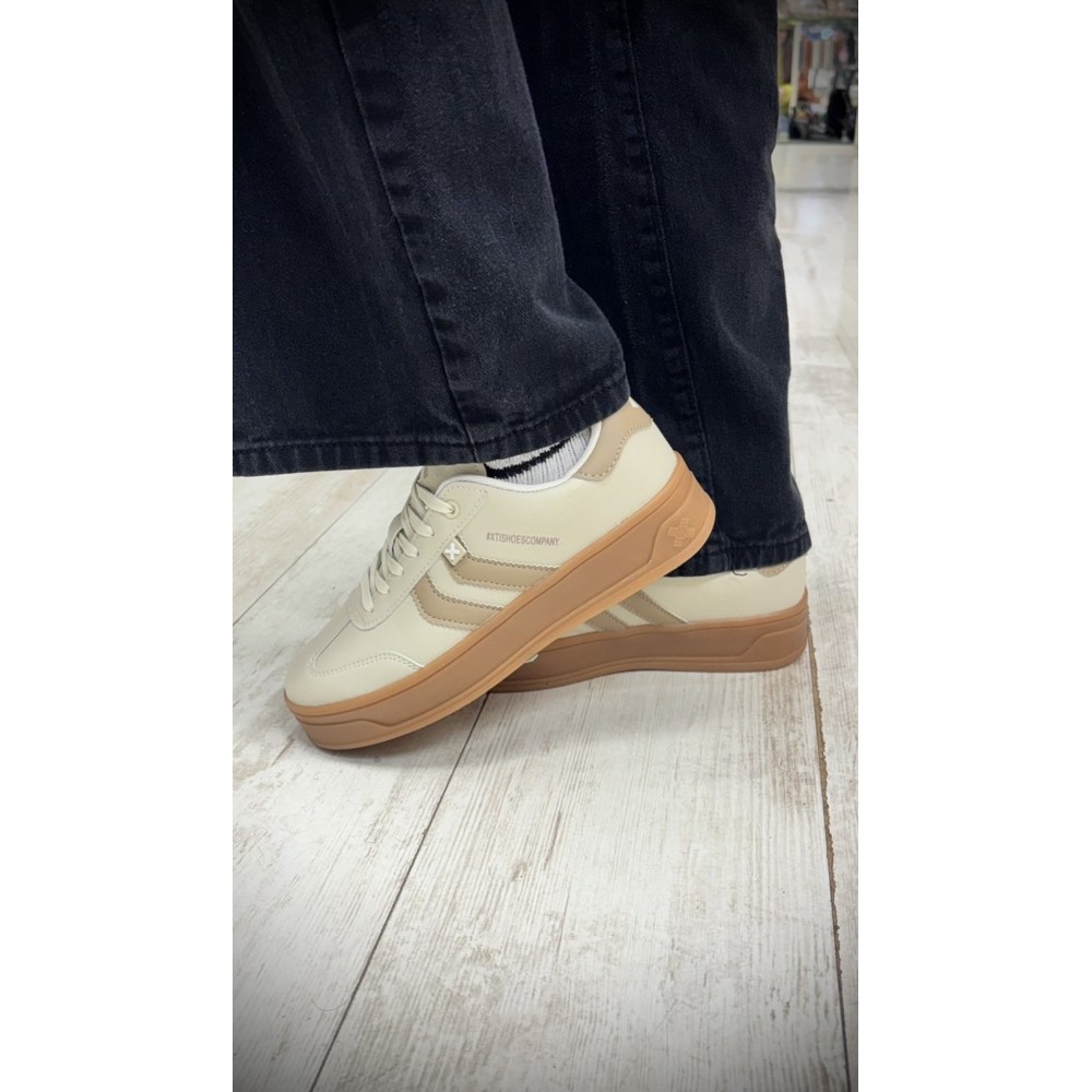 Trainer from Xti in beige 