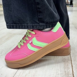 Trainer in fuxia from Xti