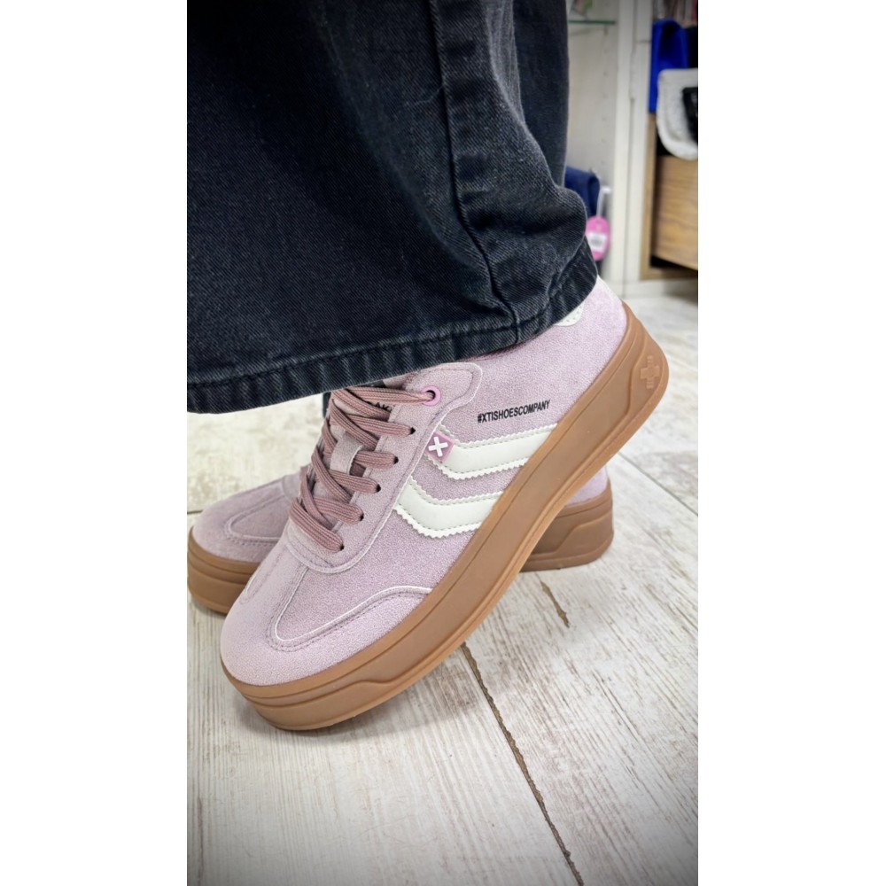 Trainer from Xti in nude 