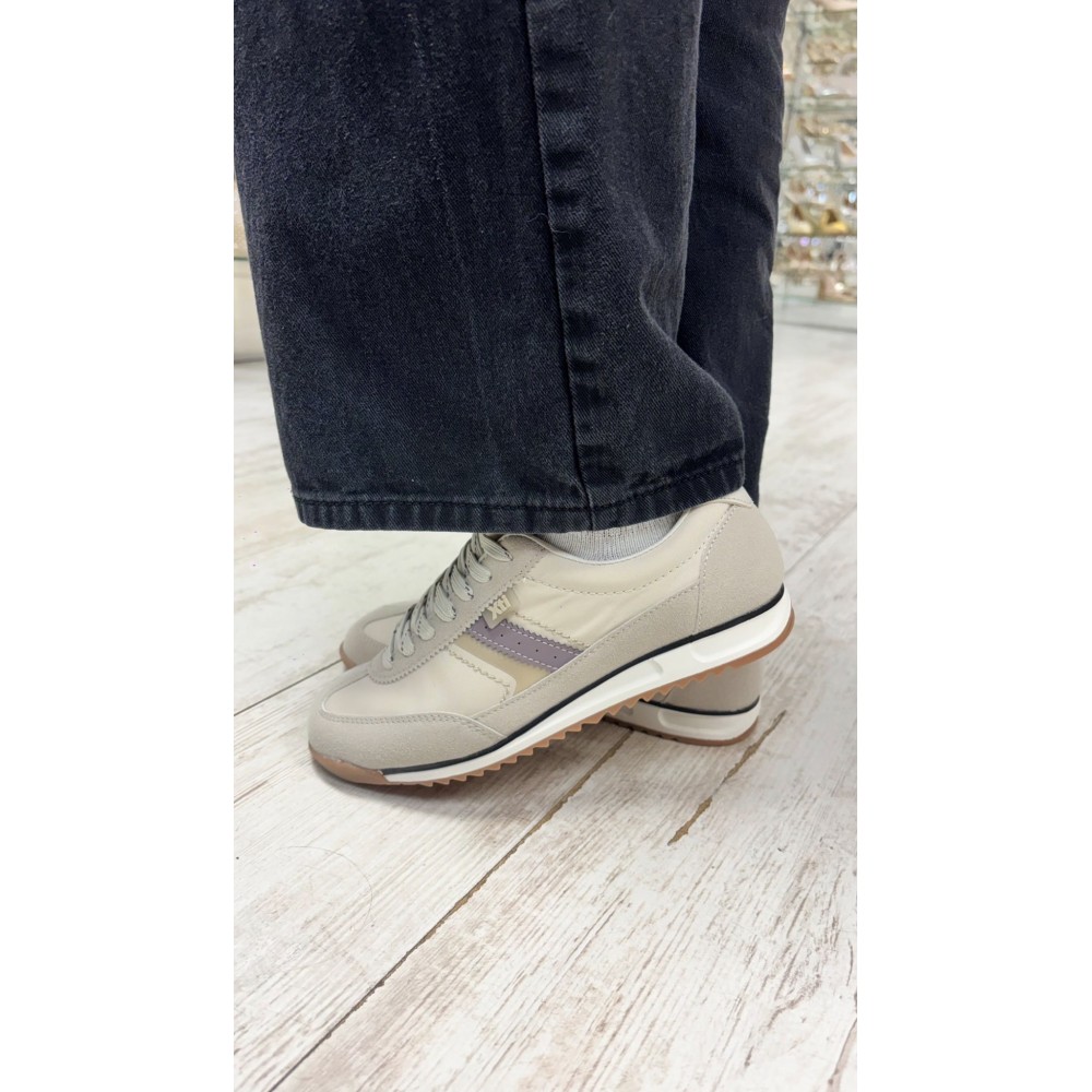 Trainer in beige from Xti 